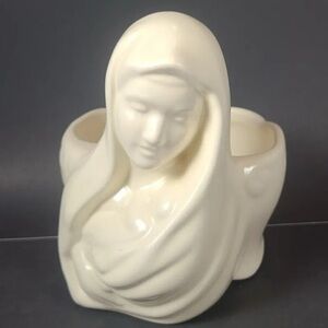 Elegant Cream Ceramic Bust Vase